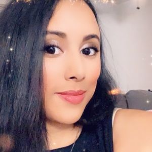 Meet your Posher, Yadira